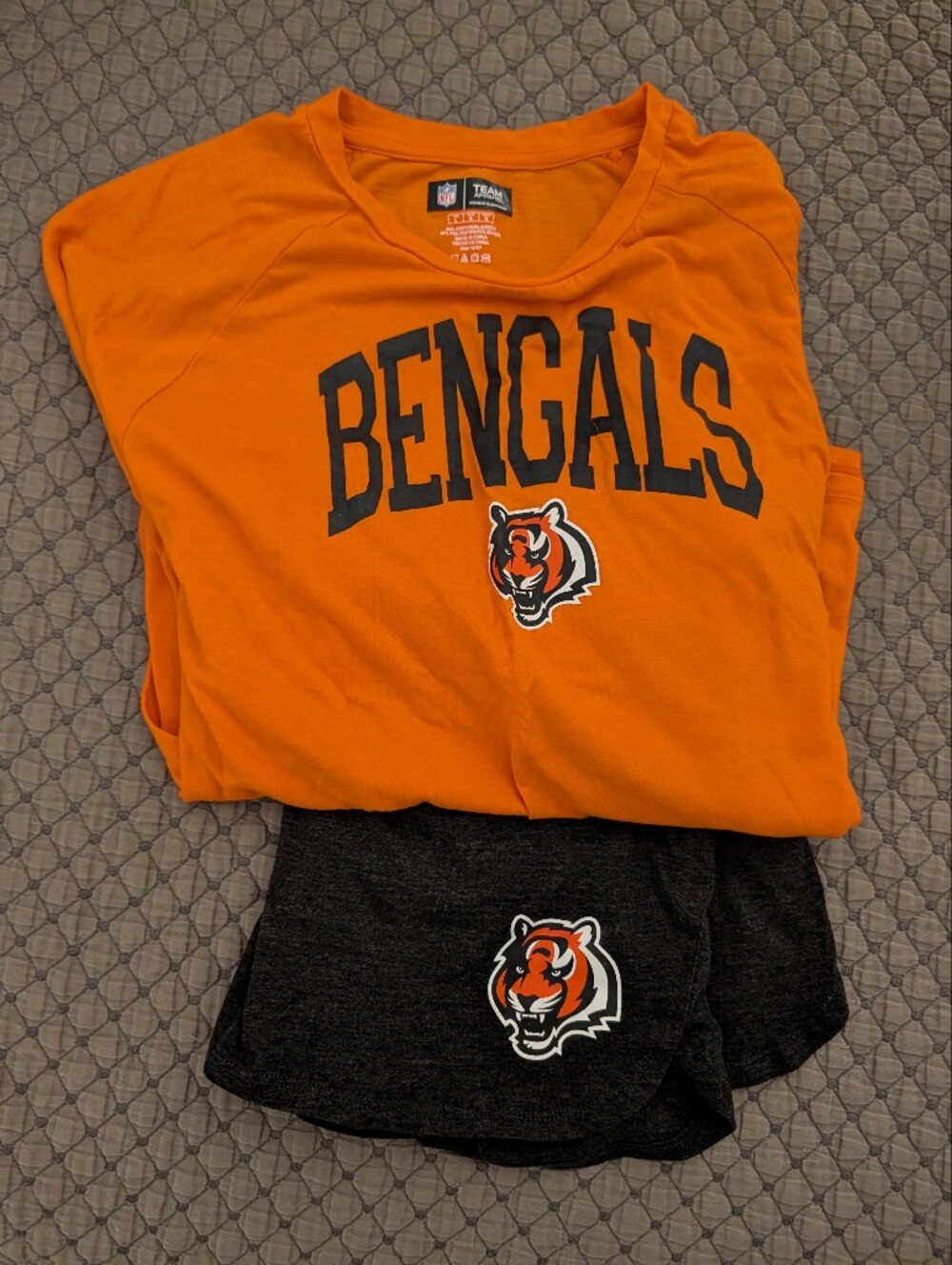 NFL Team Apparel Cincinnati Bengals 2-Piece Short Set - Orange/Gray - Size Large